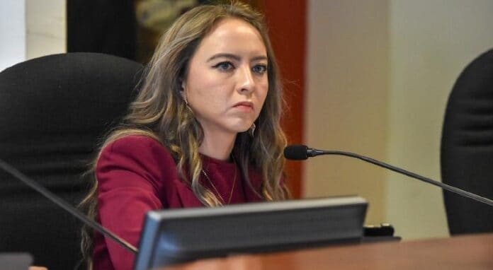 C88FA868-7E4C-49E6-A40E-5DCEE26E6E6C