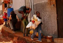 64 muertos por inundaciones en Brasil; continúa búsqueda de sobrevivientes