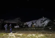 Se estrella avión militar que transportaba dinero en Bolivia; mueren 15