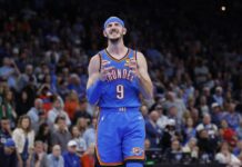 Intentó bloquear con su tenis en la NBA y el video de Alex Caruso se volvió viral en redes