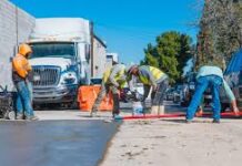 BACHEA JMAS EN DIVERSAS ZONAS DE LA CIUDAD TRAS REPARACIÓN DE FUGAS