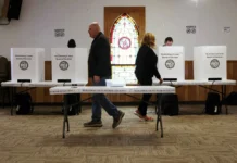 Los demócratas eligen a Talarico en Texas y los republicanos enfilan a una segunda vuelta