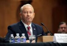 Pide Johnson no ayudar a régimen cubano tras llamado de AMLO