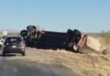 Volcó tráiler en la carretera a Juárez