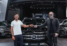 Isaac del Toro, lesionado pero premiado: recibe lujosa camioneta Mercedes en pleno parón