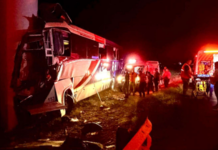 Camionazo en la salida a Delicias deja varios muertos