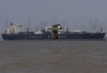 Evitan buques de Catar cruzar el Estrecho de Ormuz