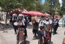 Disfrutan familias de un Domingo Medieval en la Deportiva