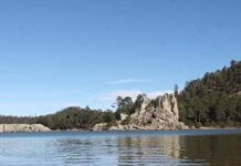 Rescatan cuerpo de pescador en laguna de Balleza