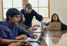 Apple impulsa universitarios en México