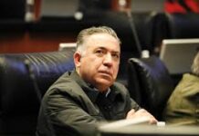 Acude senador Inzunza a graduación en Culiacán