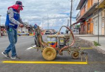 Inicia municipio trabajos de pintura vial en la avenida Octava Sur en Delicias
