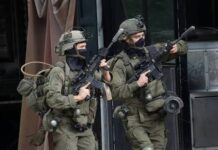 Fuerzas israelíes allanan sede de organización benéfica en Nablus; ordenan su cierre durante un año