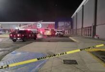 Incendio en joyería obliga a evacuar supermercado y casino