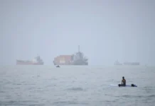 EEUU e Irán intercambian ataques mientras se desvanecen esperanzas de una salida rápida al conflicto