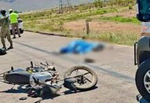 Muere menor motociclista tras ser embestido por tráiler