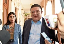 Descarta Jáuregui dejar contienda