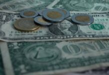 Dólar cotiza en 16.98 pesos, un mínimo que no se veía desde mayo de 2024