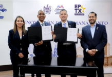 Firman alcaldes Marco Bonilla y Renard Johnson de El Paso convenio de hermanamiento entre las dos ciudades