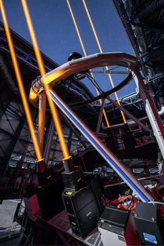 thum_4339_500px-the_most_powerful_laser_guide_star_system_in_the_world_sees_first_light_at_the_paranal_observatory