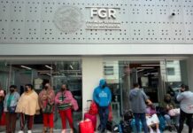 Juez federal ordena a FGR recibir denuncias de madres buscadoras en plantón fuera de su sede en CDMX