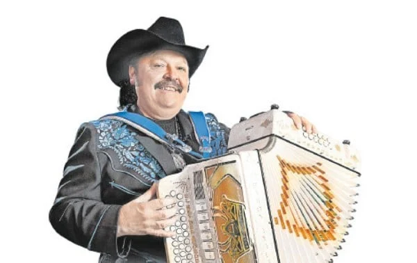 middle-ramon-ayala-qFgr59ujQ