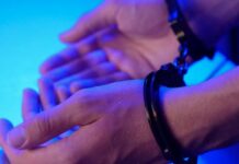 Arrestan a mexicana acusada de fingir ciudadanía para trabajar en EU