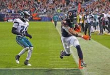 Sin mariscal titular los Osos de Chicago derrotan 27-7 a las Águilas