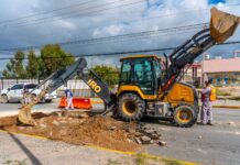 Repara JMAS hundimiento en la avenida Manuel J. Clouthier tras afectaciones por lluvias.