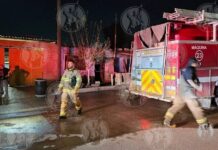 Consume incendio vivienda en Juárez; rescatan a una mujer