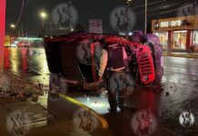Vuelca Jeep en Juárez y huye a pie