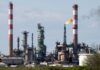 El petróleo fluye desde el golfo Pérsico, pero los precios siguen altos. ¿Por qué?