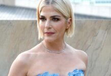 Arrestaron a Selma Blair por intentar abrir puerta de avión en vuelo