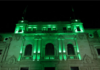Chavira y regidoras iluminan de verde la Plaza de Armas contra la parálisis cerebral